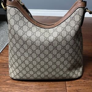 Authentic GUCCI GG Supreme Monogram Linea A Hobo Brown